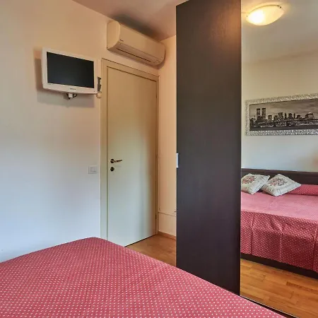 Апартаменты Angela By Interhome Сирмионе